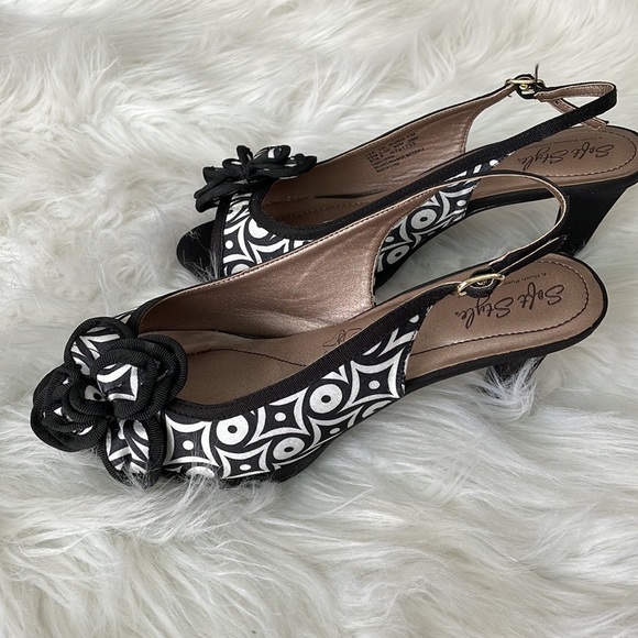 Hush Puppies Soft Style Pumps Fiora Black White Slingback Peep Toe Womens 8 1/2M - Picture 4 of 8